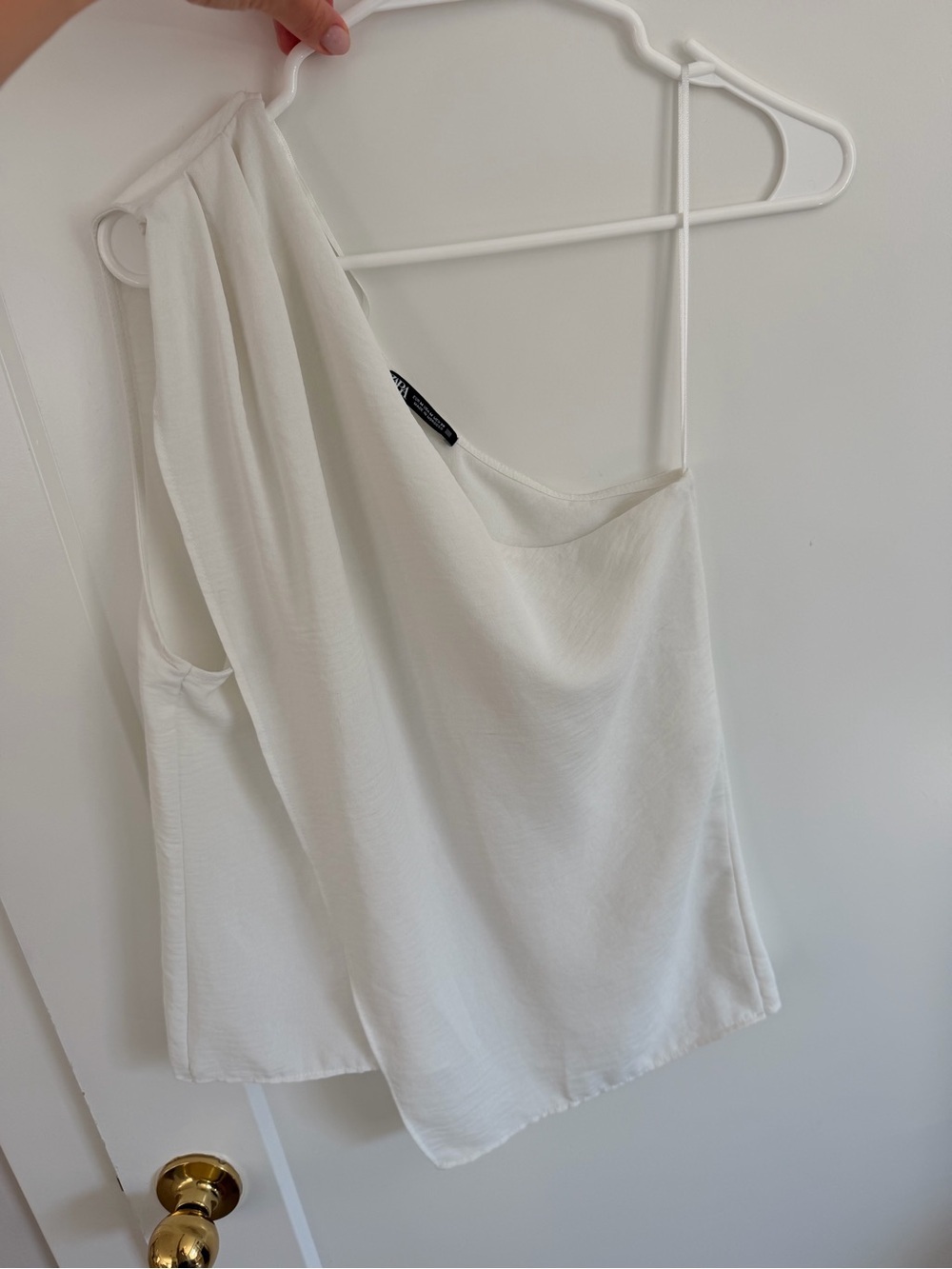 Zara Women’s White One shoulder top size M